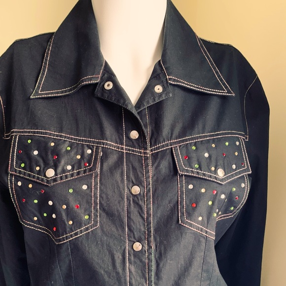 Black cotton collared short summer blazer accented with shiny colored beadings - Picture 11 of 16